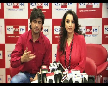 Sonu Nigam woos his RJ wife Madhurima