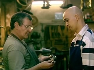 Mains Et Merveilles 1 32 facteur d'instrument à cuivre