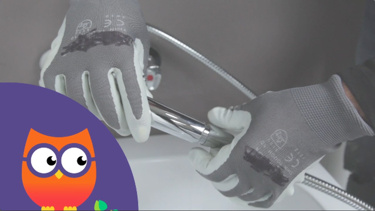 Comment changer un flexible de douche (Ooreka.fr)