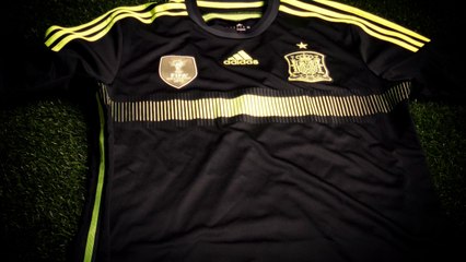 Présentation du nouveau maillot extérieur de l'Espagne !