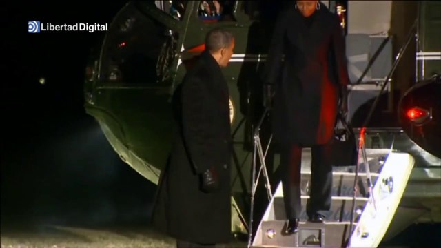 Barack Obama y Michelle Obama vuelven a Estados Unidos de la mano