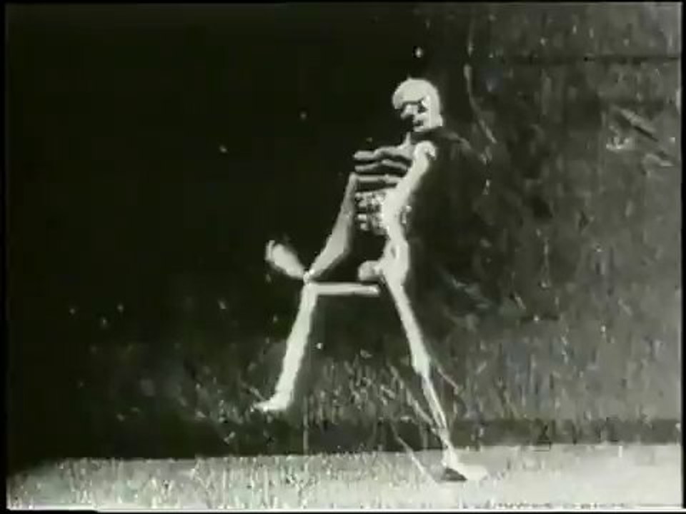 Auguste & Louis Lumière:  Le Squelette joyeux (1896)