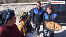 Tunceli'de Polis İlk Kez 'Hızır Lokması' Dağıttı