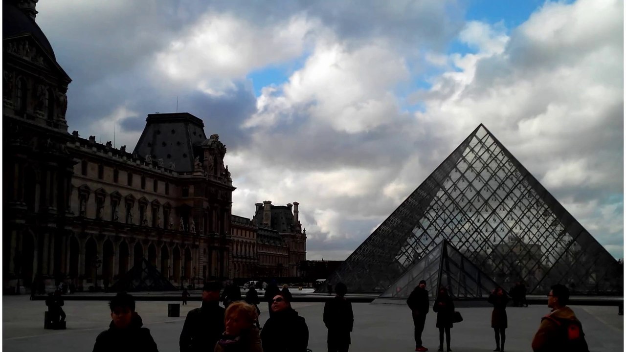 timelapse pyramide du louvre