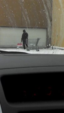 Dumbest guy ever shoveling snow at Wal-Mart