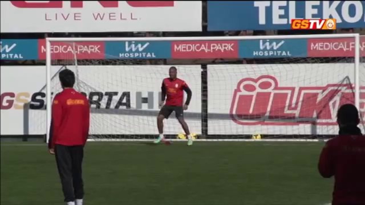 Drogba kaleci oldu!