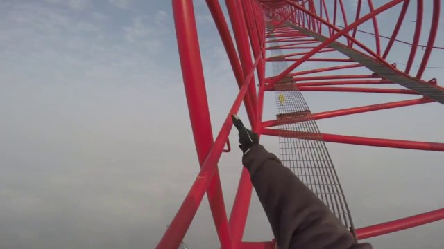 Crazy Russians Climb 650 Meter Tall Shanghai Tower