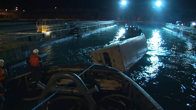 Remorquage d'un conteneur - Abeille Liberté / Base navale Cherbourg