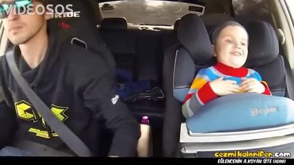 Babası Drift Yaptıkça Mutlu Olan Bebek