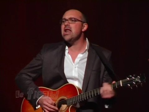 Alex et sa guitare - les moches live au Fieald