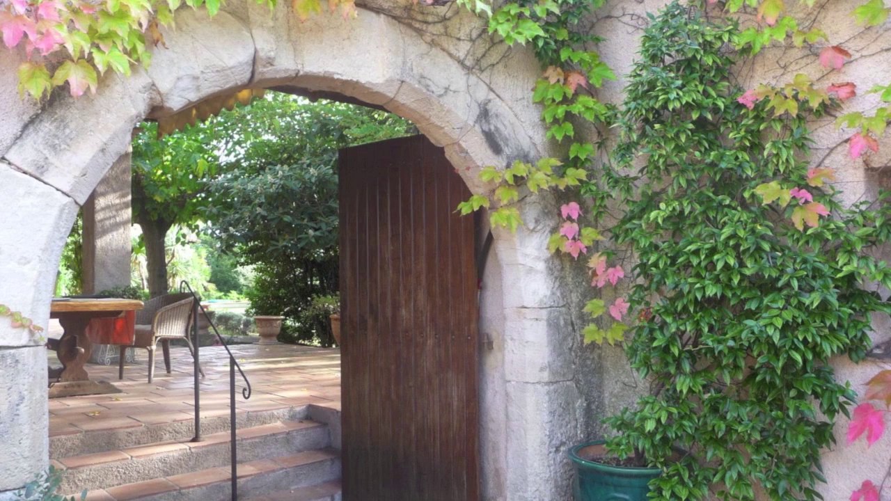 Draguignan (83) Propriété à Vendre - Piscine - Dépendances - 300 m²