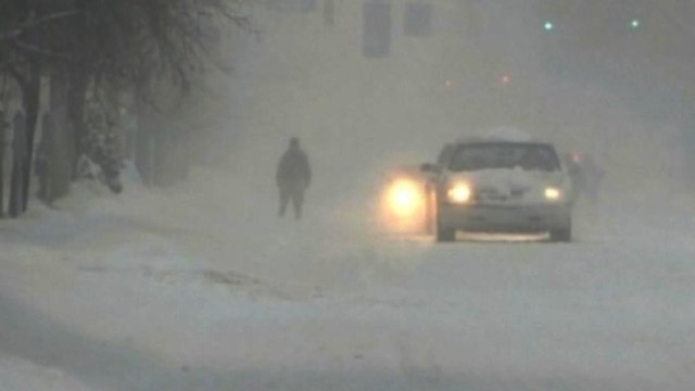 Winter storm paralyzes eastern US