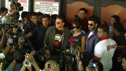 Priyanka, Ranveer, Arjun Meet Their Crazy Fans In Mumbai Theater