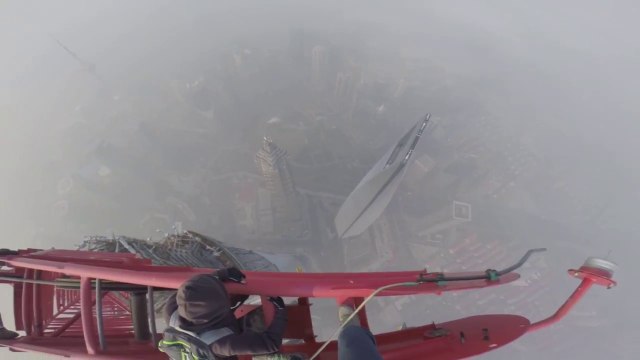Russian Daredevils Climb Shanghai Tower (650 meters)