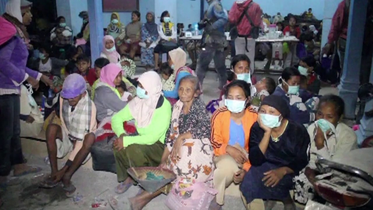 Hunderttausende flüchten vor Vulkanausbruch in Indonesien