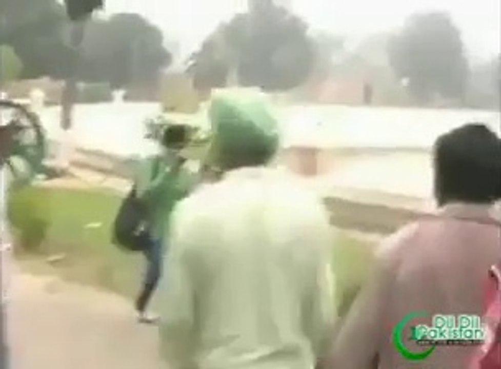 girl is Beating by Others on Valentine Day