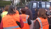 Guardias escolares griegos protestan en motocicleta