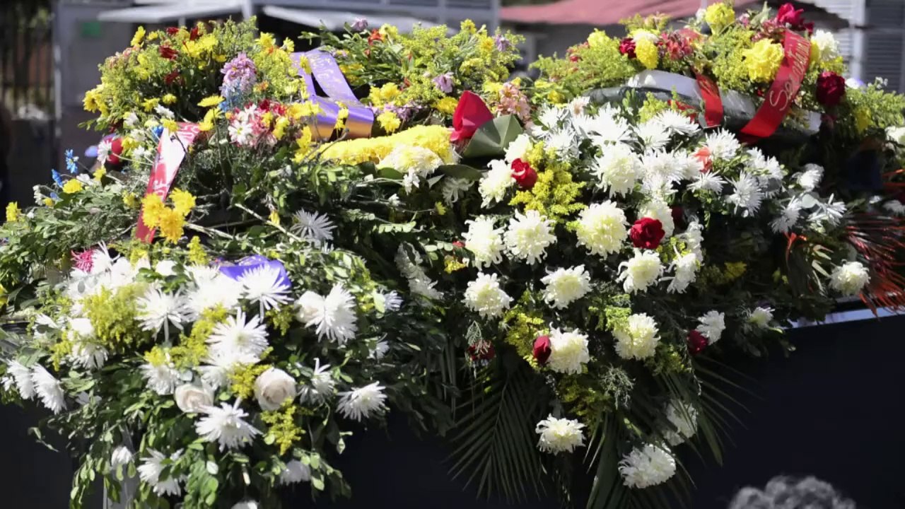 Dois mortos em protesto são enterrados em Caracas