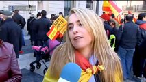 Miles de catalanes se manifiestan en Barcelona para defender la Constitución española