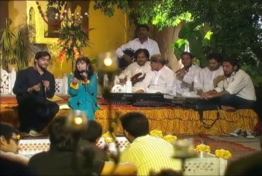 Sara Raza, Ali Abbas - Kaheen Do Dil Jo Mil Jate Bigadta Kya Zamane Ka - Official Video
