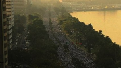 Hundreds of thousands in charity walk in record attempt