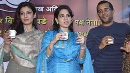 Raveena Tandon & Chetan Bhagat @ Chai Pe Charcha Event !
