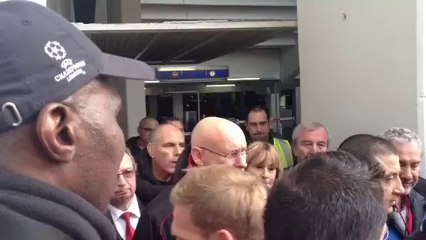 Rugby - RCT : Laporte encourage ses joueurs au pied du vestiaire