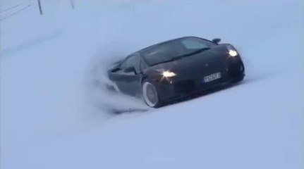 Dévaler une piste de ski avec une Lamborghini Gallardo