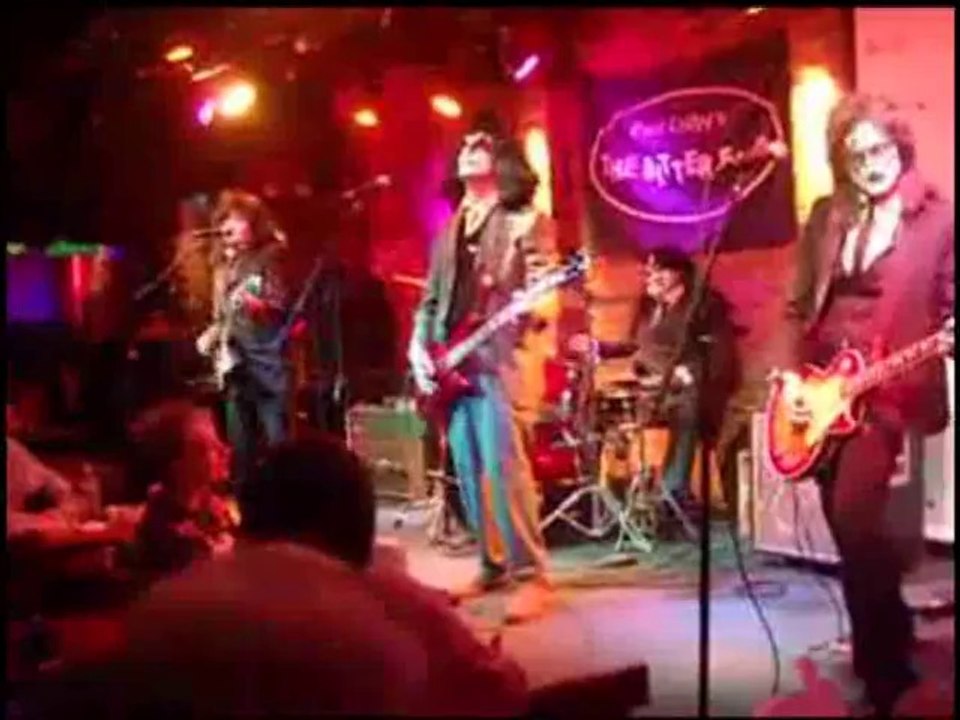 DRESSED TO KISS LIVE AT THE BITTER END NEW YORK BLEECKER STREET
