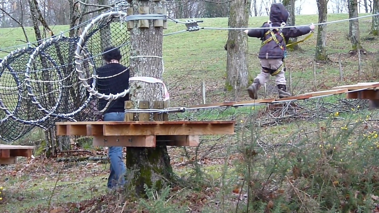 2014 02 15 Un parcours accrobranche a été créé sur le site de l'etang des Nouailles à Nontron