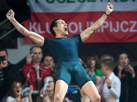 Renaud Lavillenie bat le record du monde de saut à la perche avec 6m16