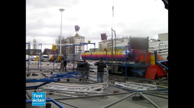 Foires de mars : les forains montent les manèges