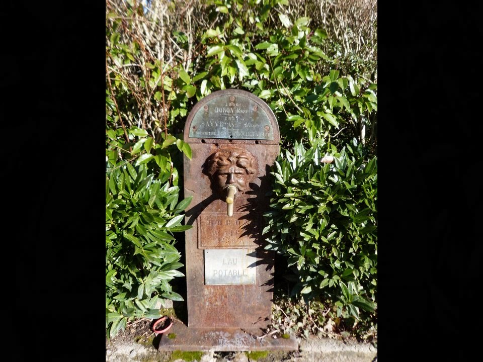 ROCHETAILLEE  COMMUNE DE  LA  LOIRE  DEPT  42  SON  CHATEAU  REALISE  PAR  FABRICE  GARNIER