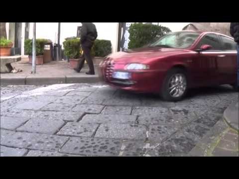 Aversa (CE) - Via Presidio, manto stradale dissestato (15.02.14)