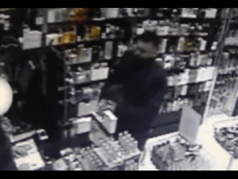 Napoli - Cinque colpi in un giorno, preso rapinatore (15.02.14)