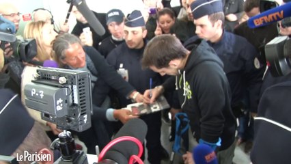 Le retour du héros Lavillenie à Roissy... sur des béquilles