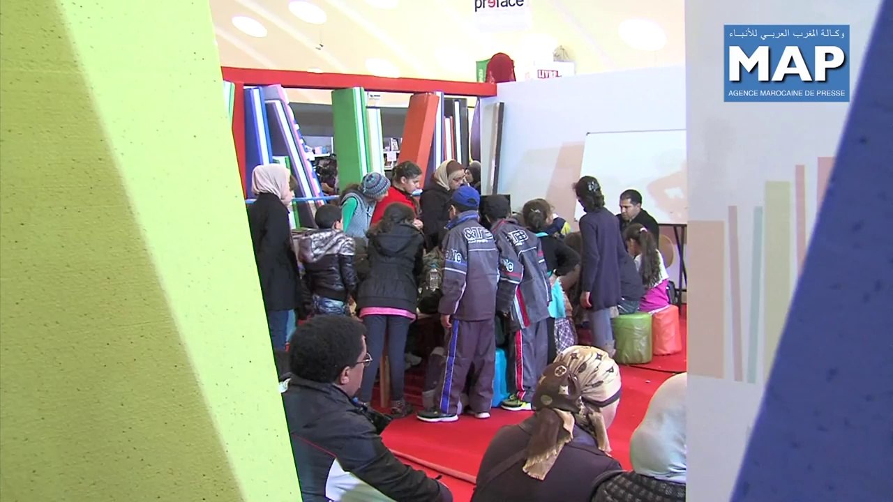 توافد أعداد كبيرة من الزوار على المعرض الدولي للنشر والكتاب