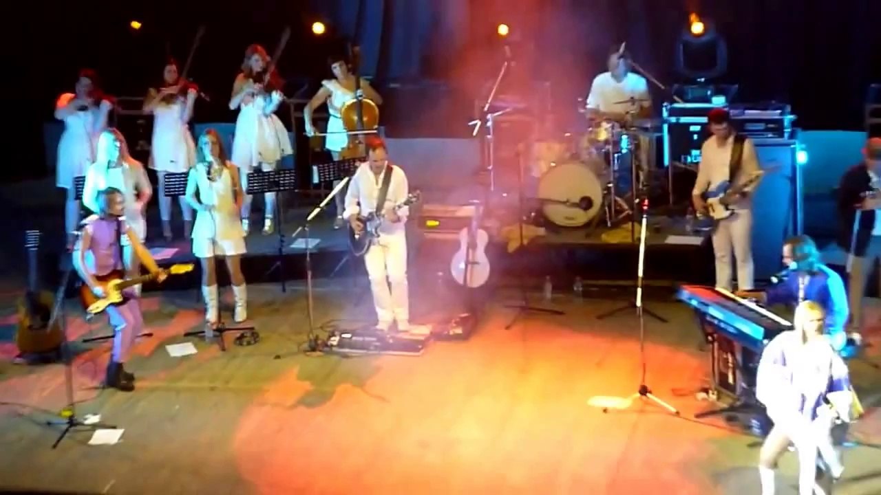 ABBA - Gimme Gimme Gimme - The show - Live am Fluss Wjatka in Russland
