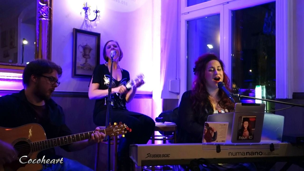 01 Frau Karo - Boy With Two Hearts akustisch @ Schwan Düsseldorf, Live im Trio 15.02.2014