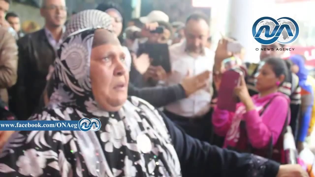 سيدة الـ "5مليار" : بعت 25 بكام بعت دم الشهدا بكام يا باسم