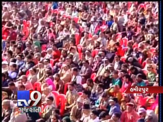 Video herunterladen: Narendra Modi slams Congress in Himachal rally - Tv9 Gujarati