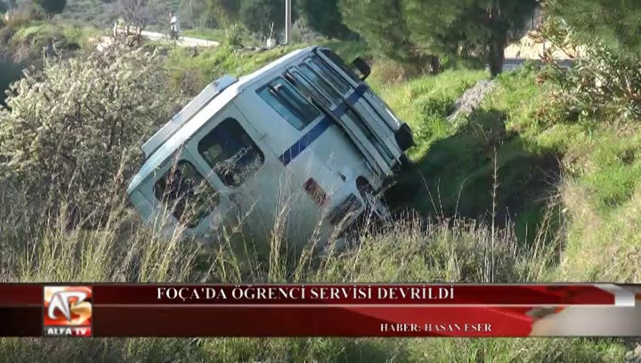 Foça'da Öğrenci Servisi Devrildi