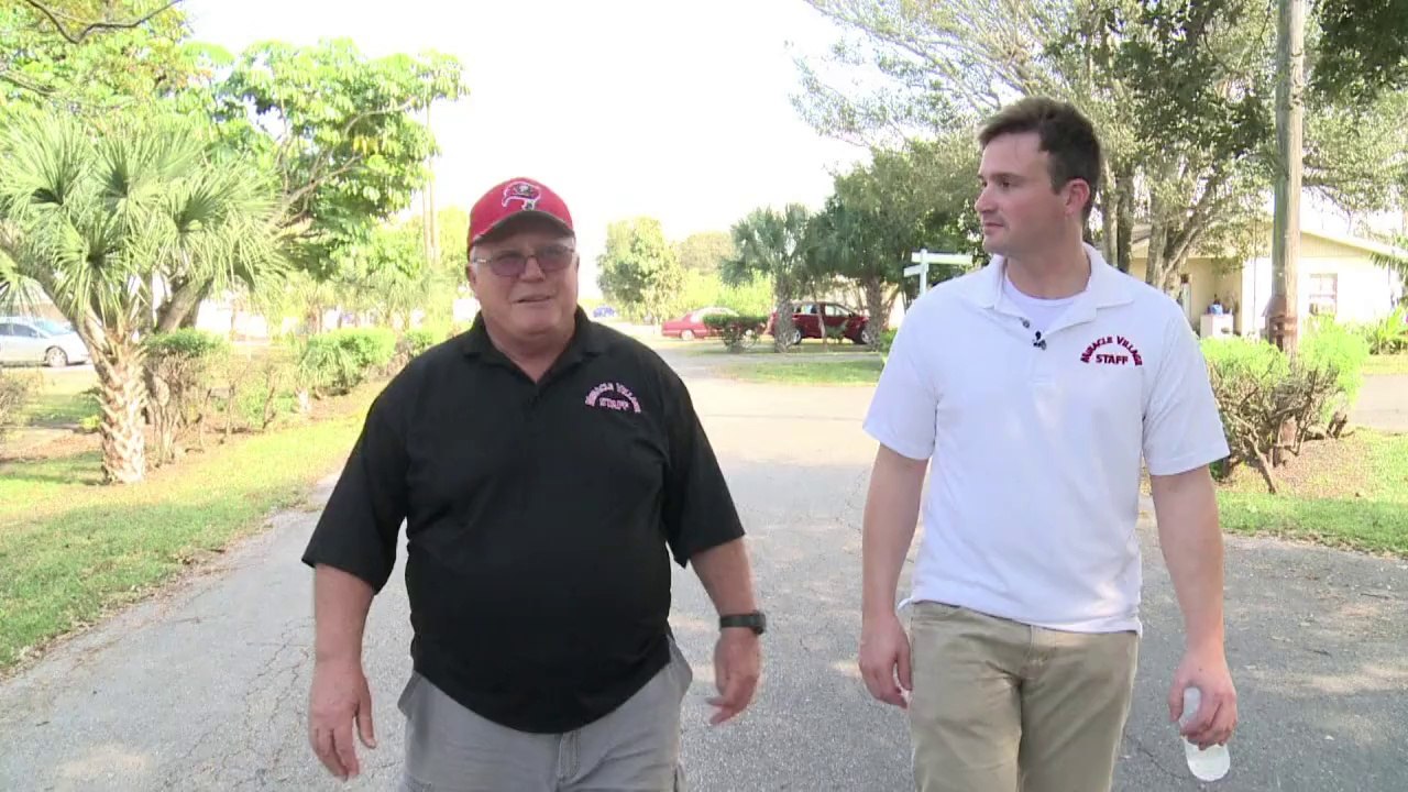 Ausgegrenzt:  Sexualstraftäter gründen Dorf in Florida