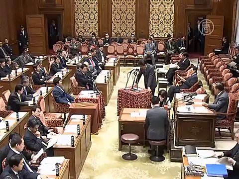 Рекордный снегопад заблокировал тысячи японцев