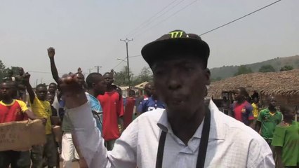 A Bangui, des habitants s'opposent aux soldats français