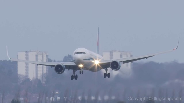 Un atterrissage musclé avec des vents violent! Bravo au pilote!