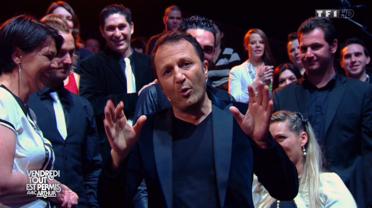 Quand Arthur embrasse une femme du public - ZAPPING PEOPLE DU 17/02/2014