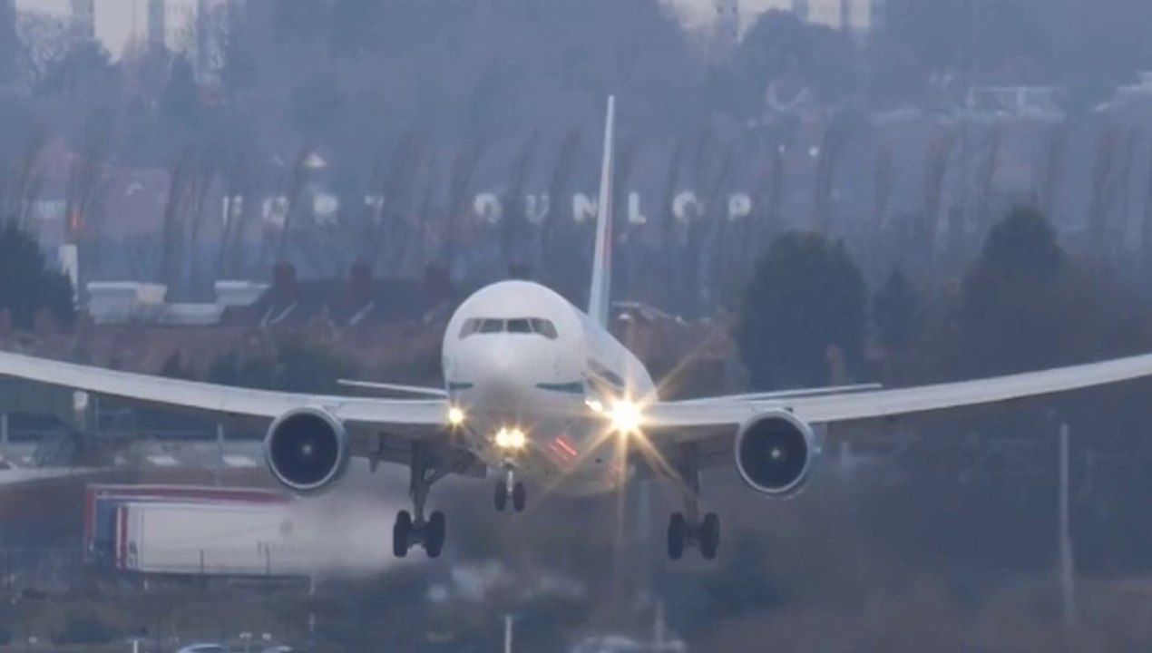 L'atterrissage réussi de justesse d'un Boeing 767