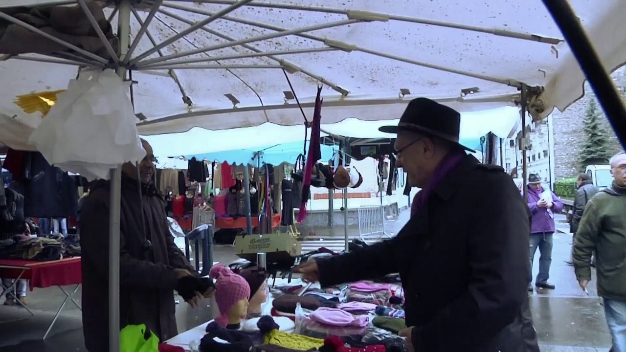 Au marché avec le maire Gilles Catoire (PS) à Clichy