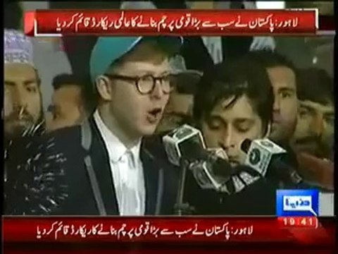 Pakistan makes record , forming World's largest human flag, more than 29,040